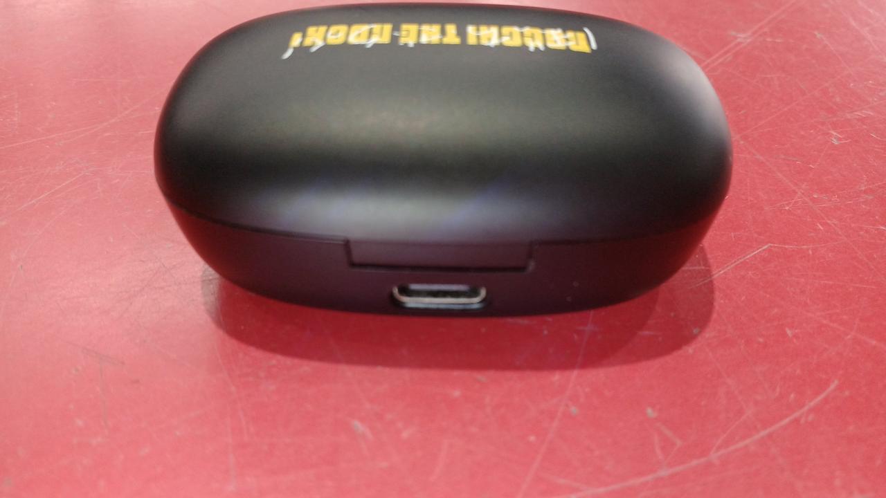 充電はUSB-C、ケーブルは欠品です。