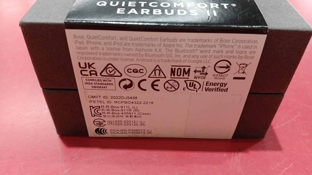 外箱は少しだけ汚れがあります。