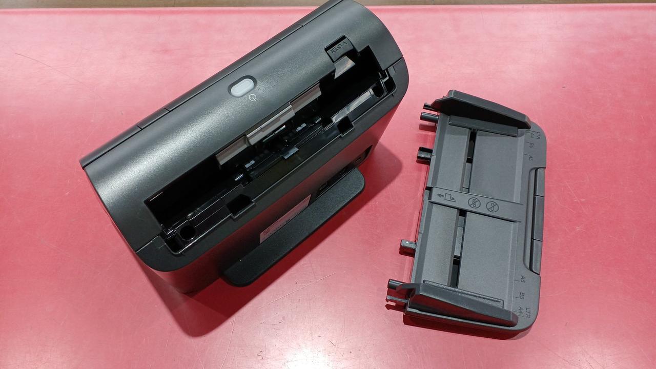 給紙トレイは取り外し可能