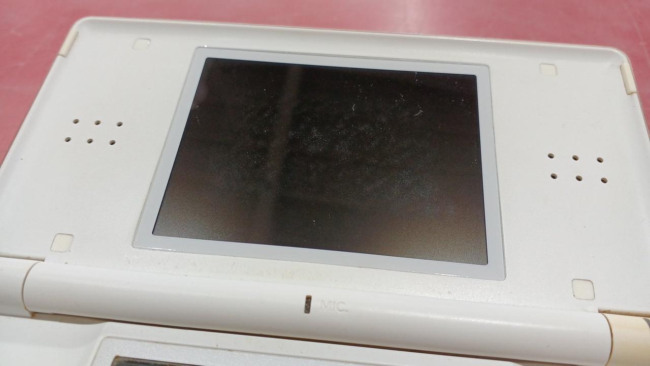 液晶内にキズ？汚れあり。