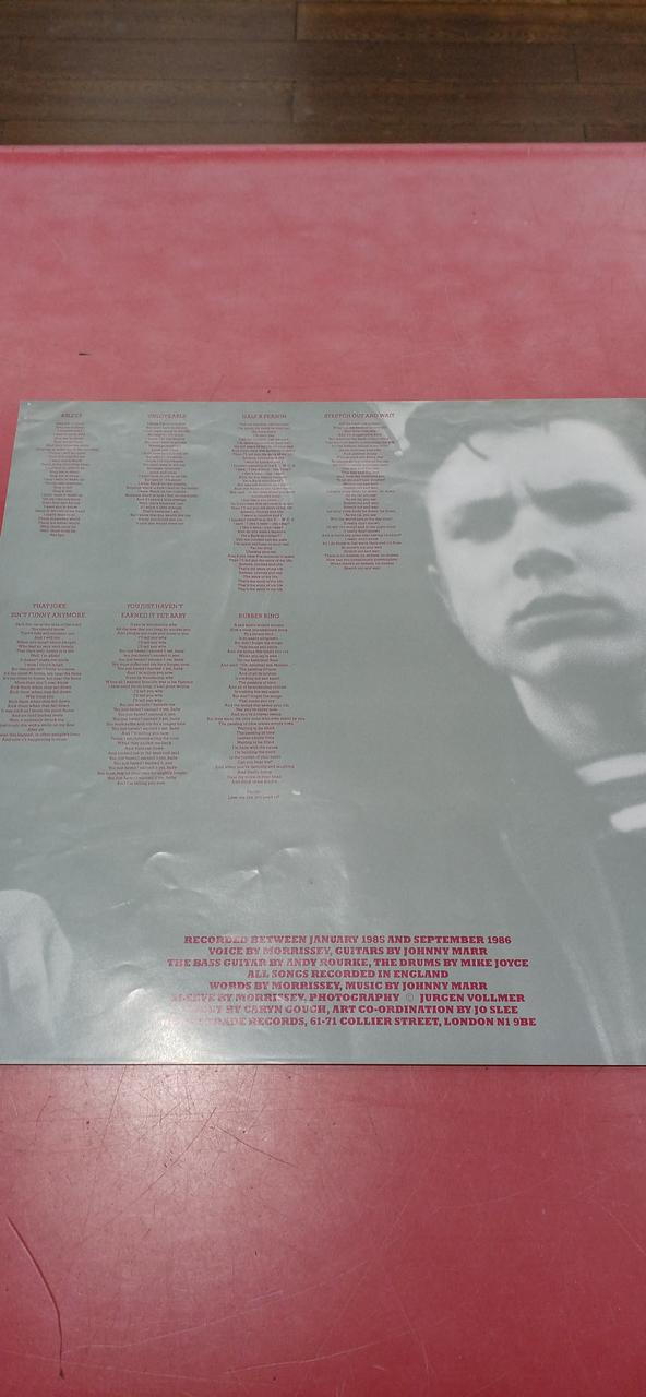 歌詞カード裏
シワ跡あります。