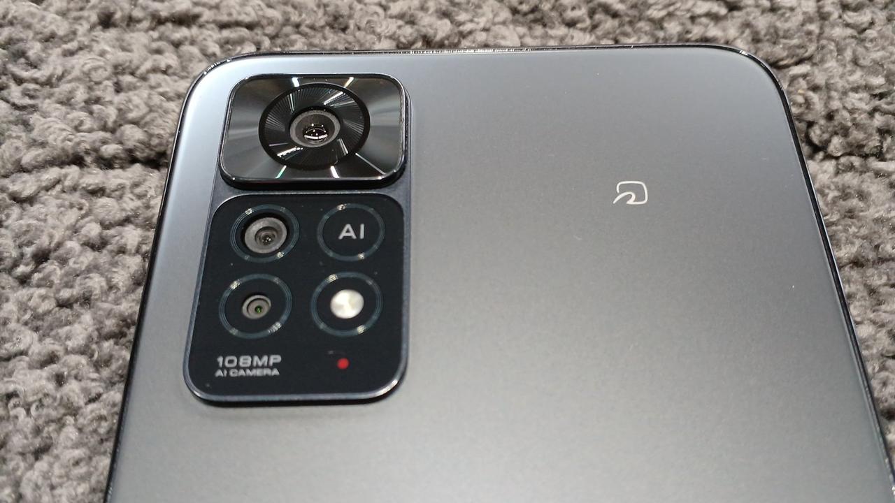 高性能カメラに広角レンズ付き