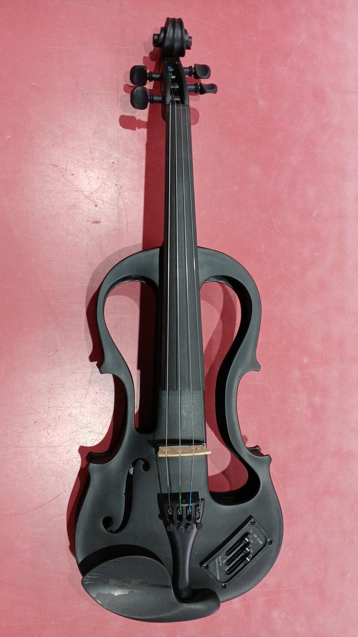エレキバイオリン、使用感あります。