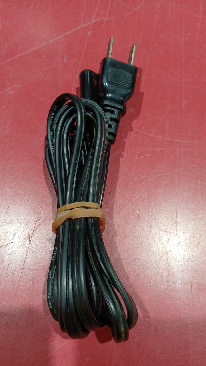 電源ケーブルのみ付属です。