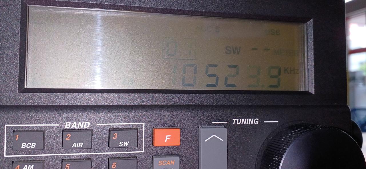 液晶に薄い箇所があります