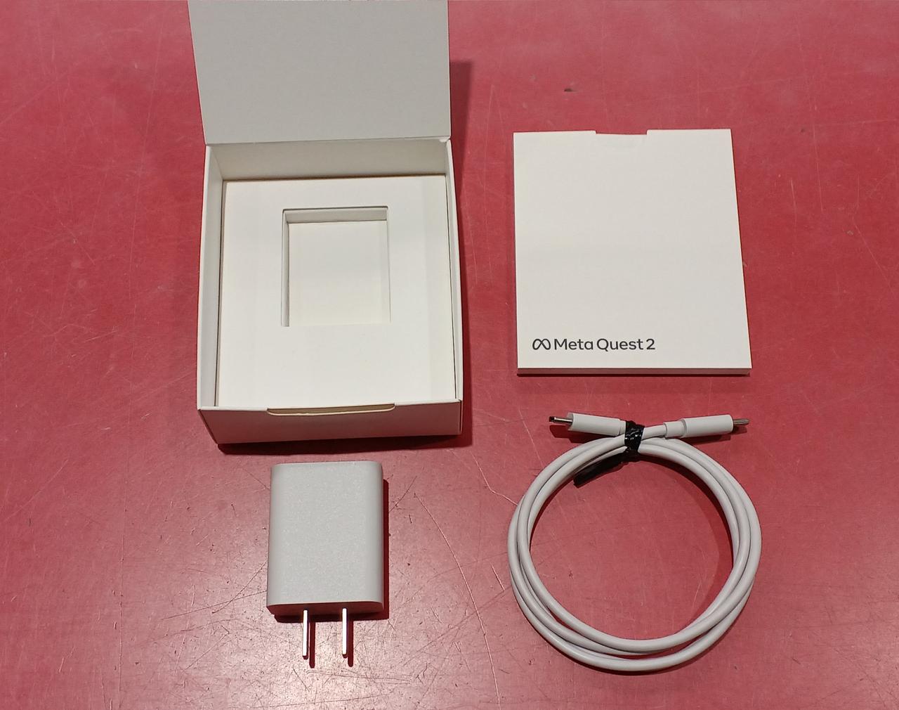 取説、アダプター、USB-Cケーブル