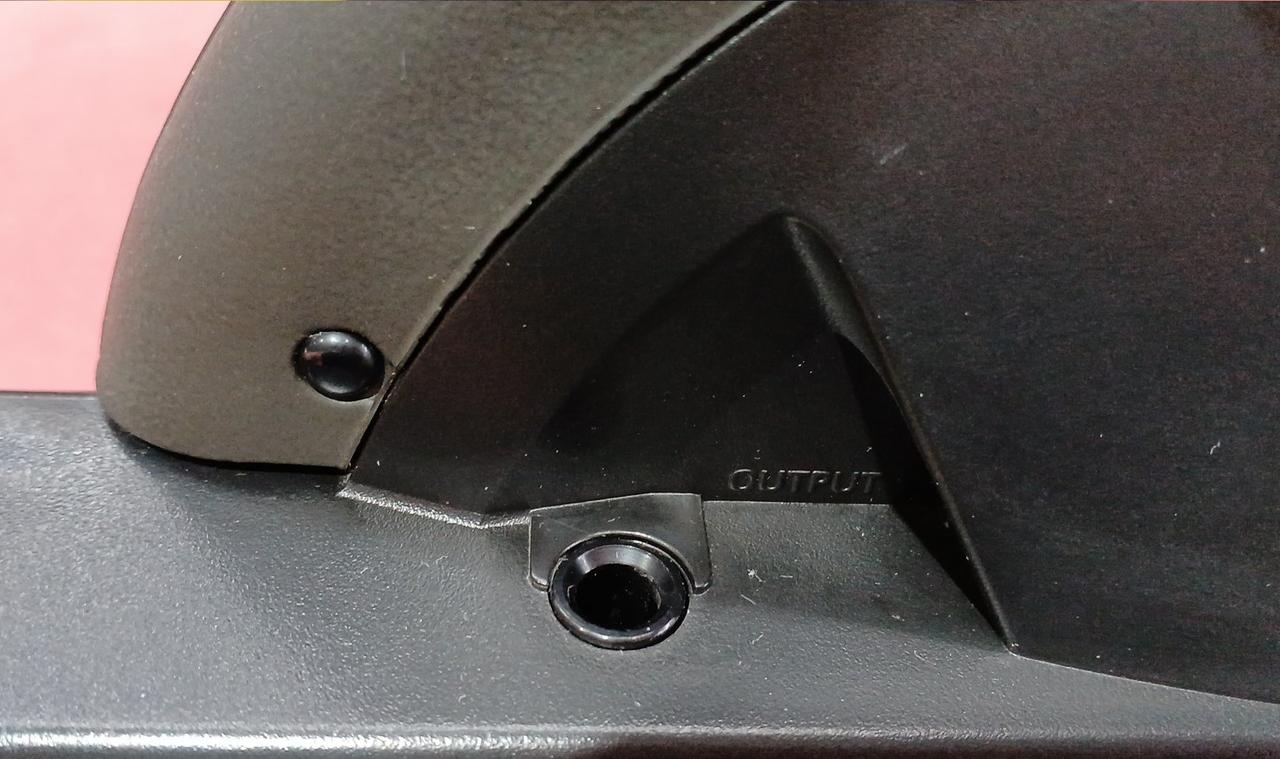 アウトプットジャック