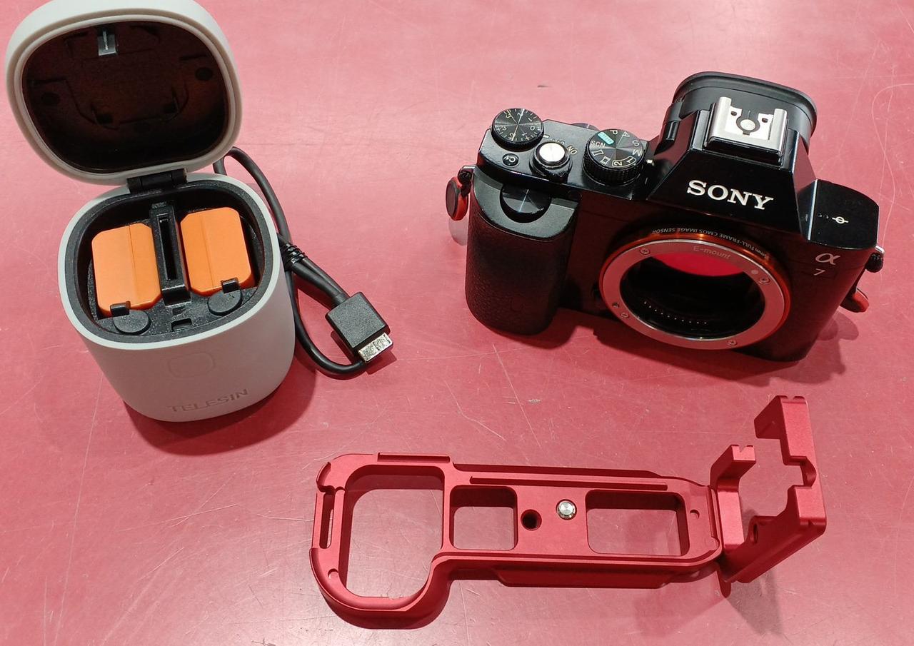 社外バッテリー、チャージャー、ブラケット