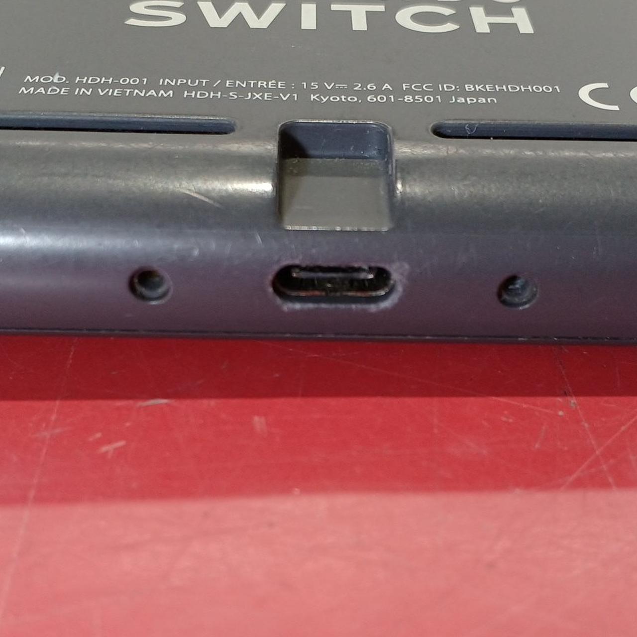 USB-Cポート左右ネジ欠品