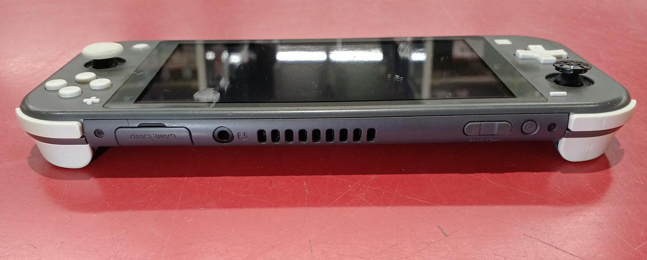 左スティックラバーなし、根元欠けあり