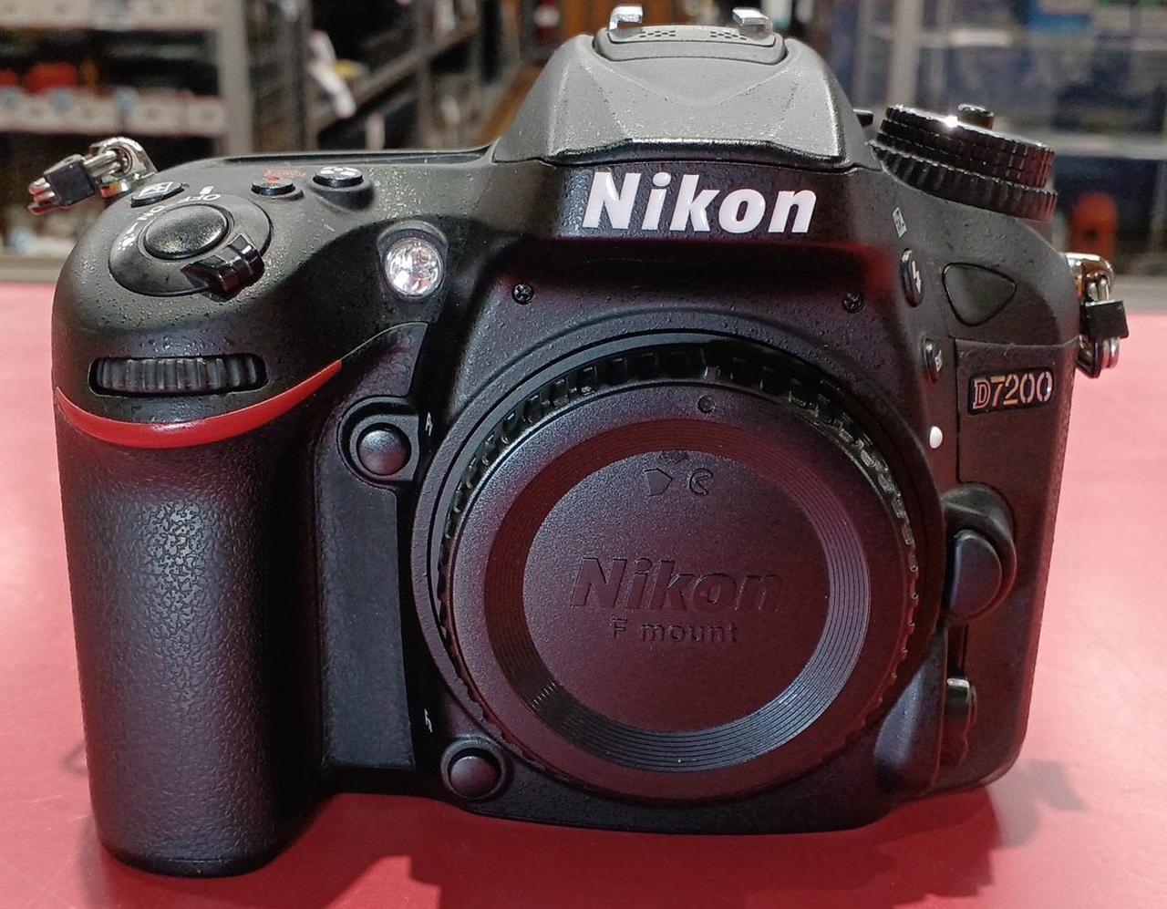 Nikonのデジタル一眼レフカメラボディ