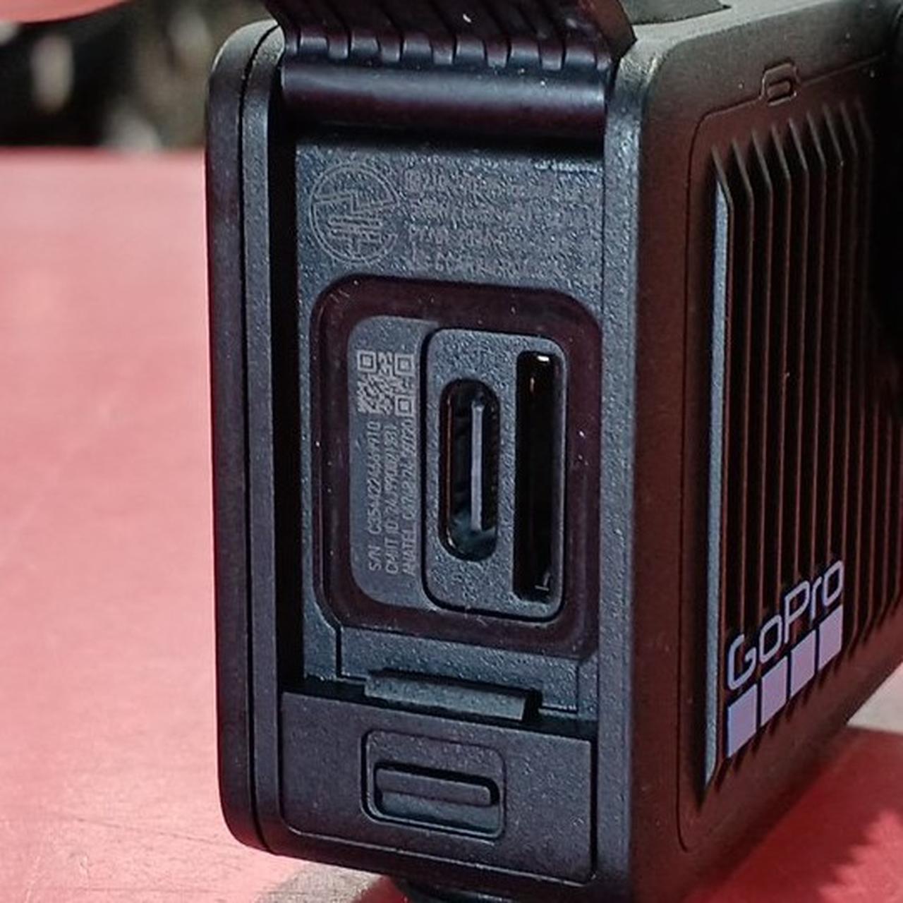 microSDスロットとUSB-C