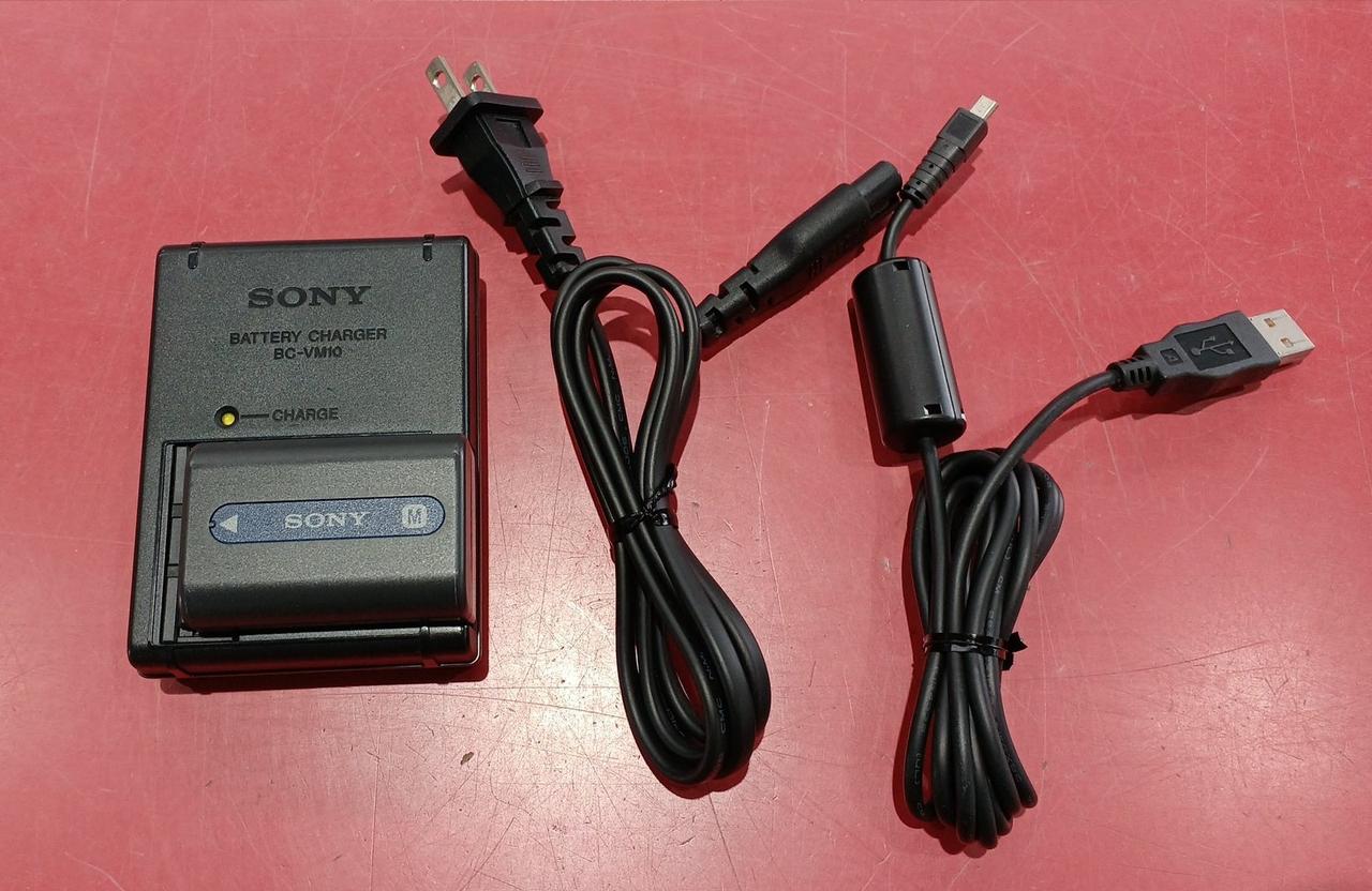 バッテリー、チャージャー、USBケーブル