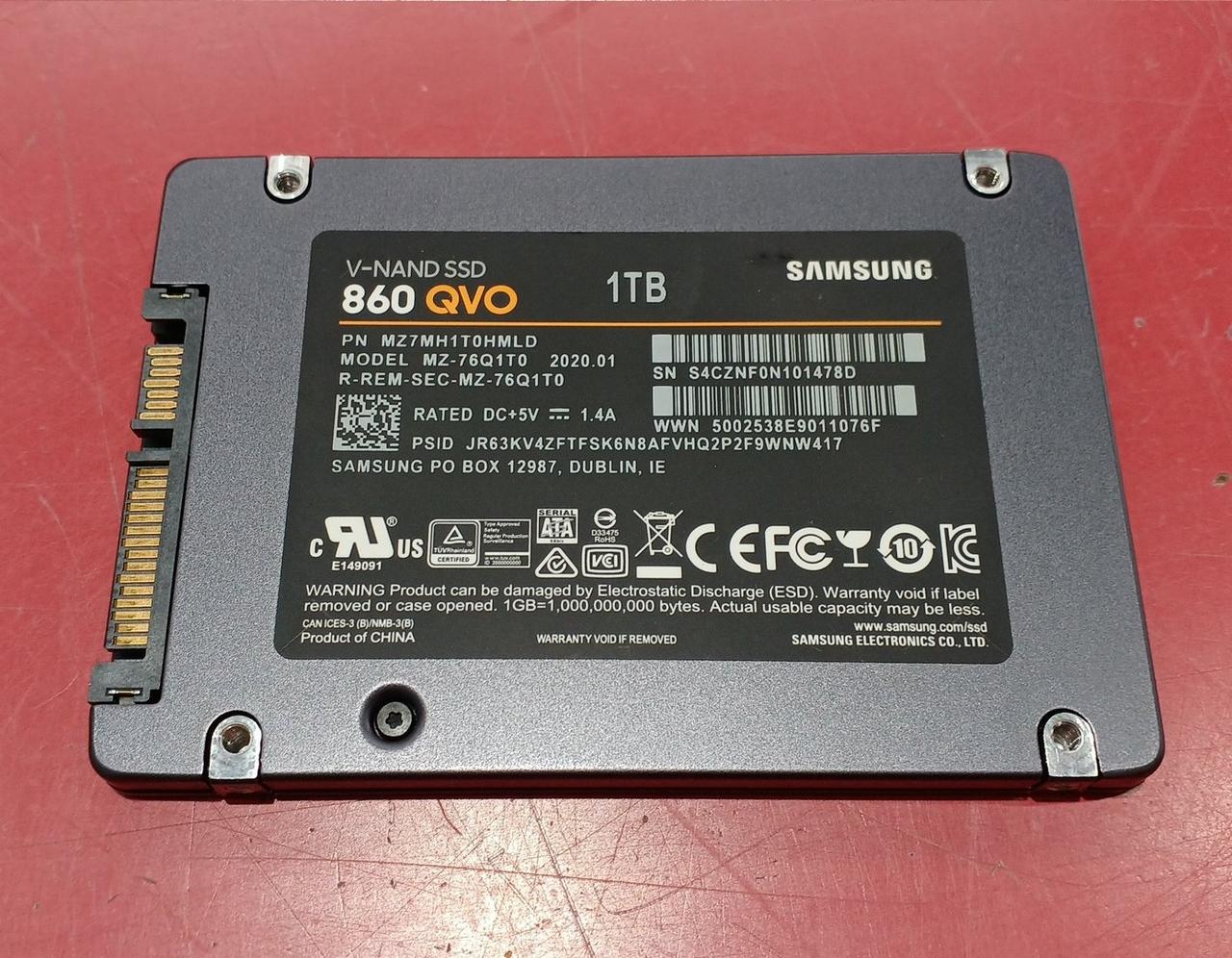 1000GBの2.5インチSSD