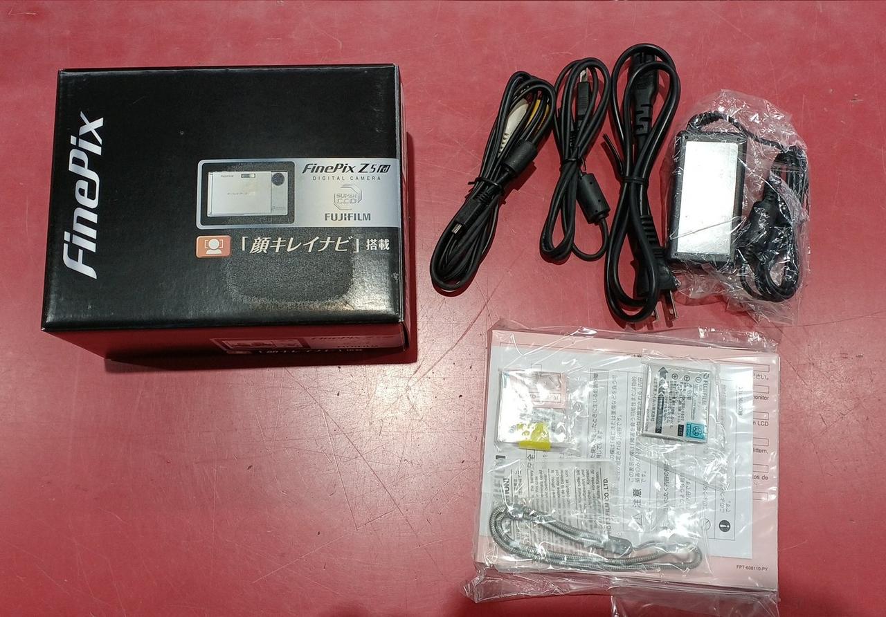 付属品、バッテリー2個あります。