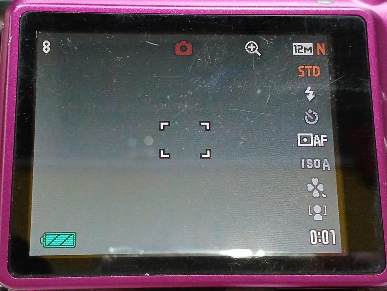 液晶に影あり（中央上付近）