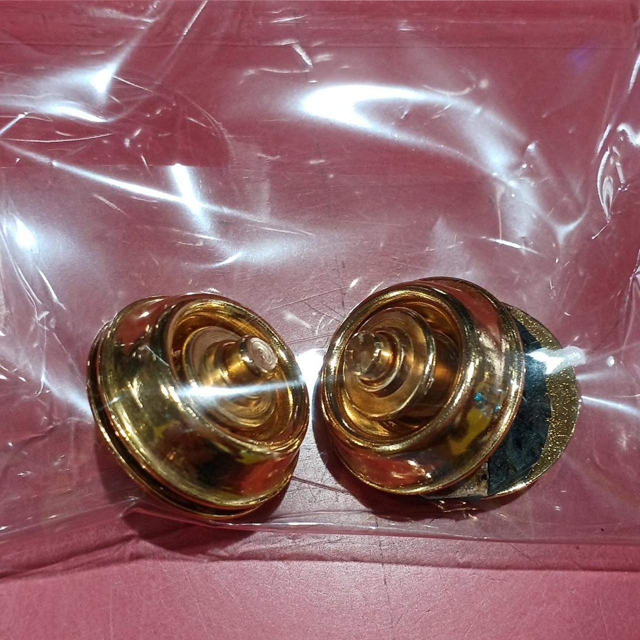 ストラップ側の金具あります。