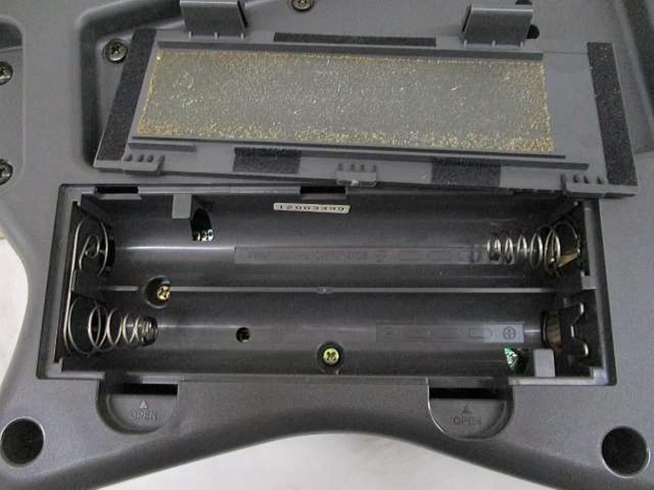 裏蓋のスポンジ欠品