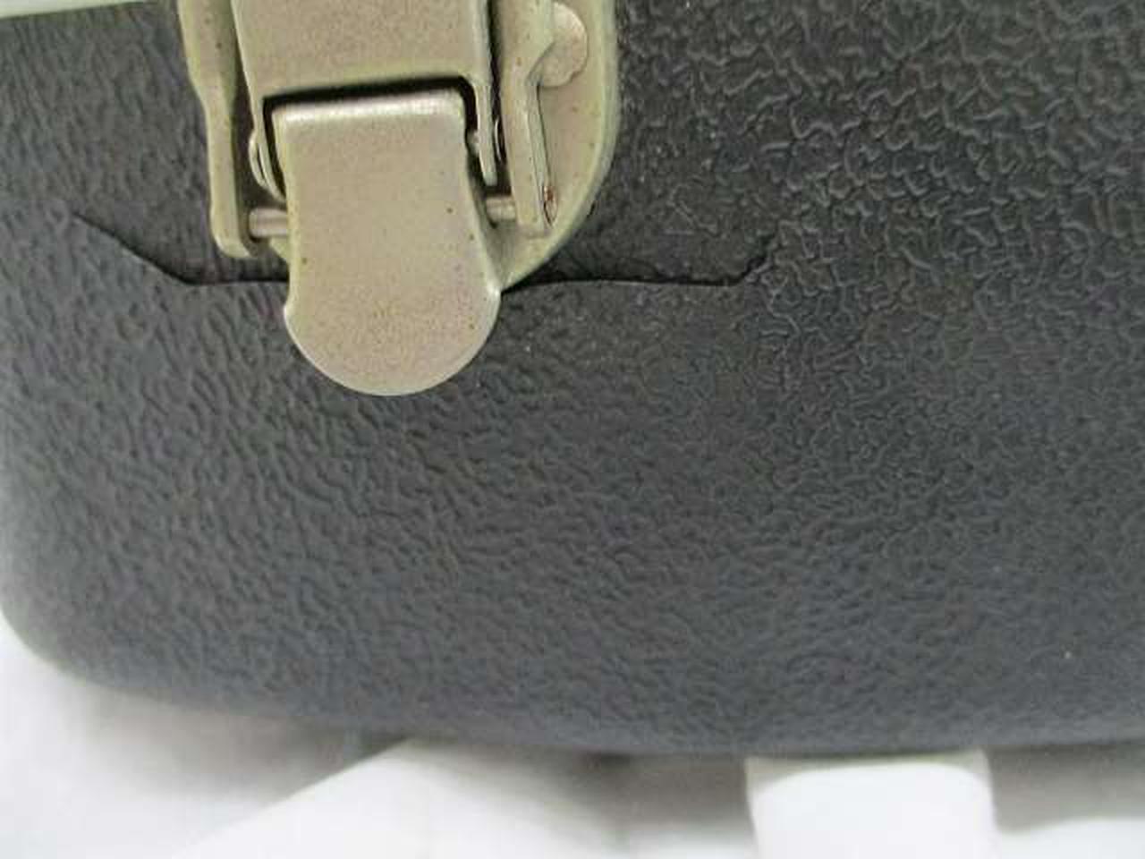 ハードケース割れあり