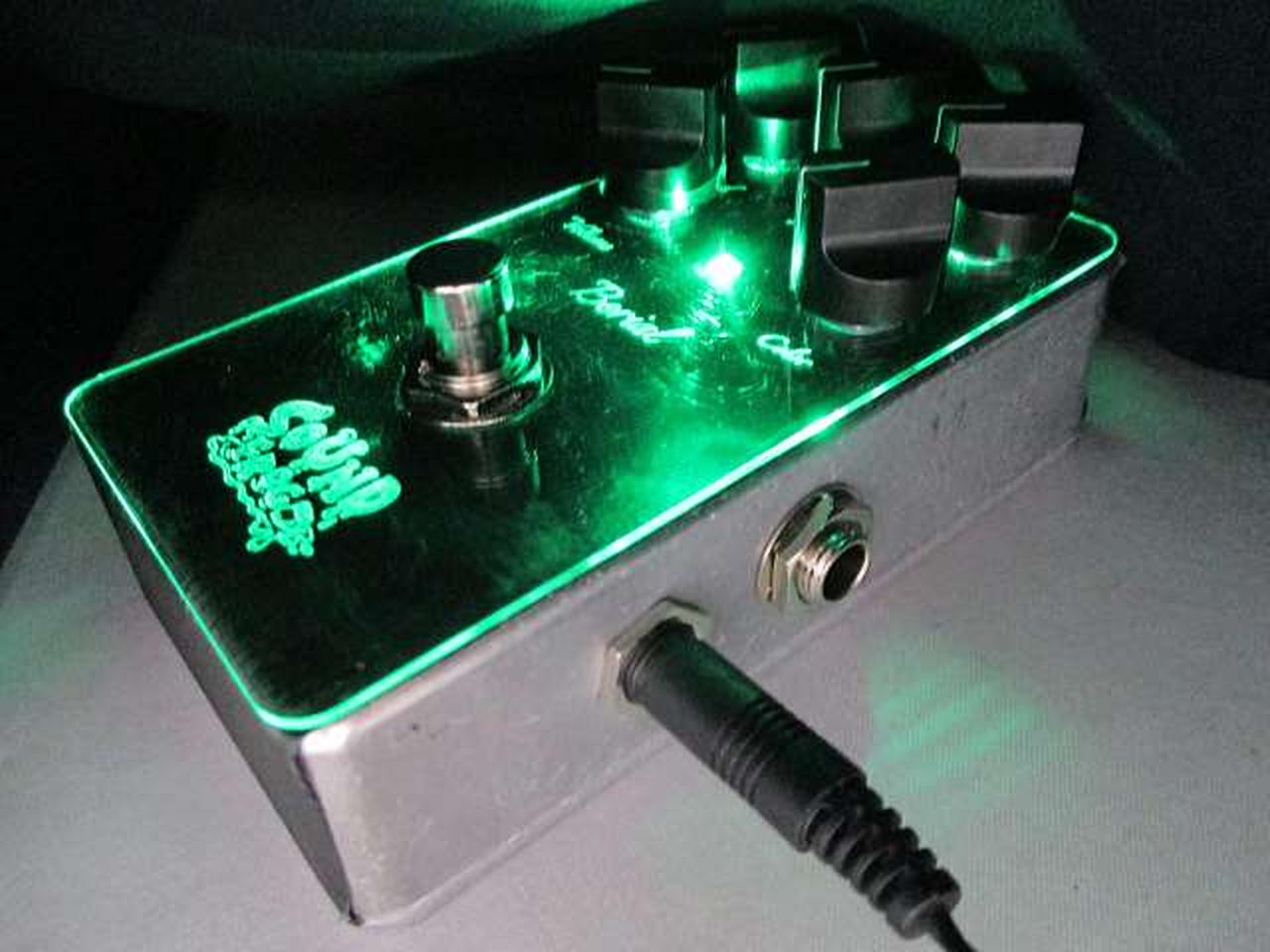 LEDカラーはエメラルドです。