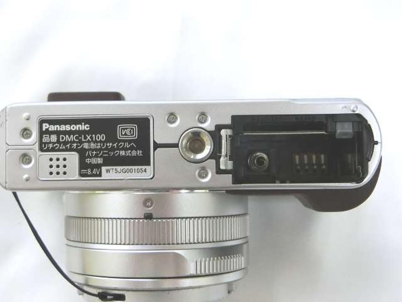 バッテリー挿入口のフタ欠損です