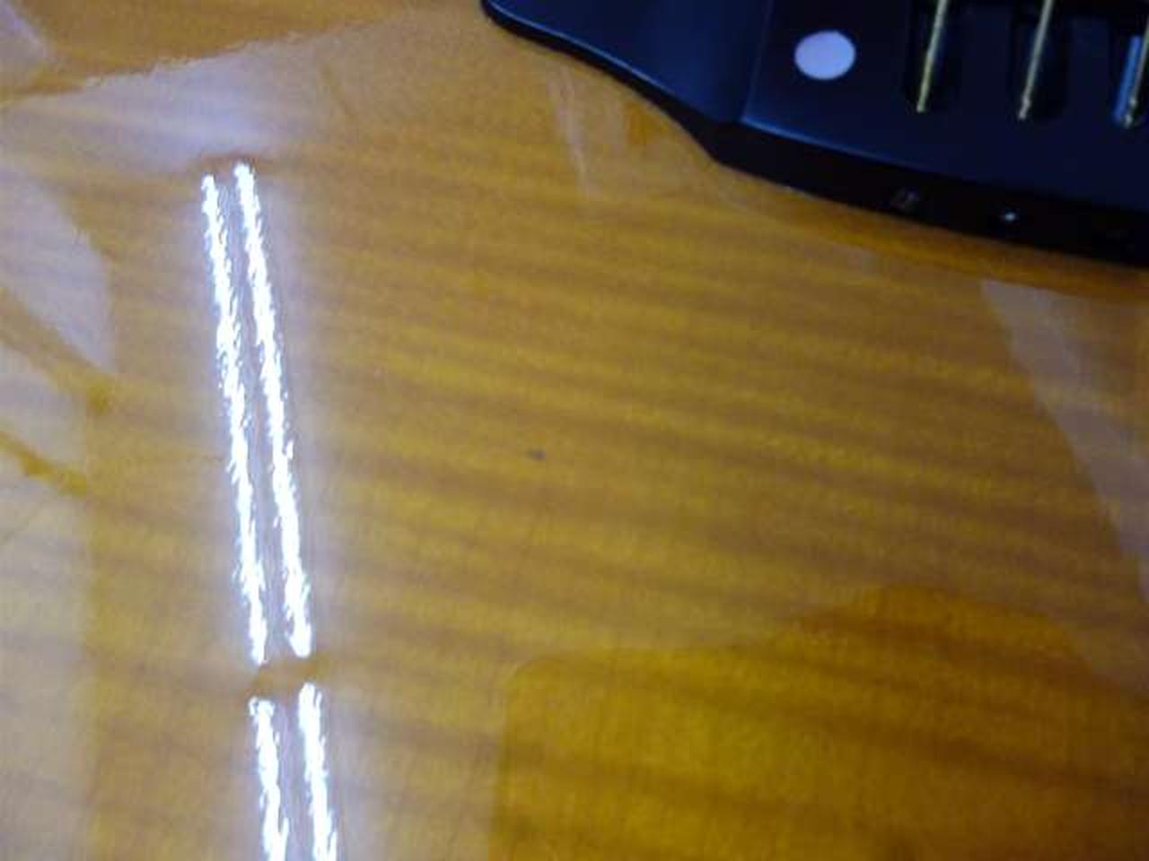 キズではないですが黒い点があります