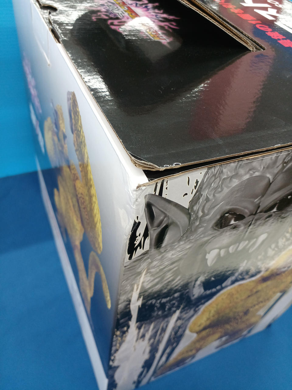 箱にヘコミ有り