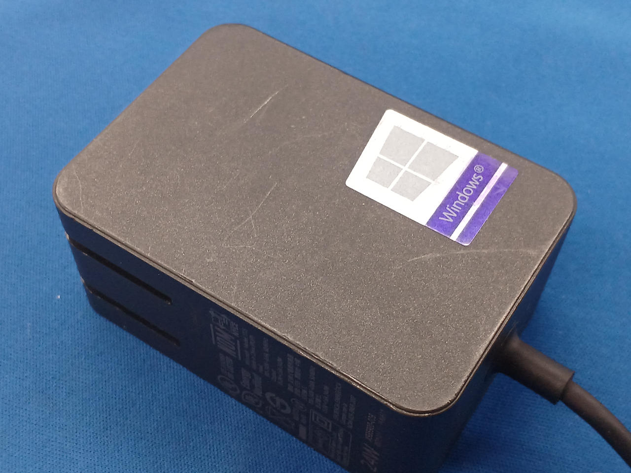 ※ACアダプターにキズ有り