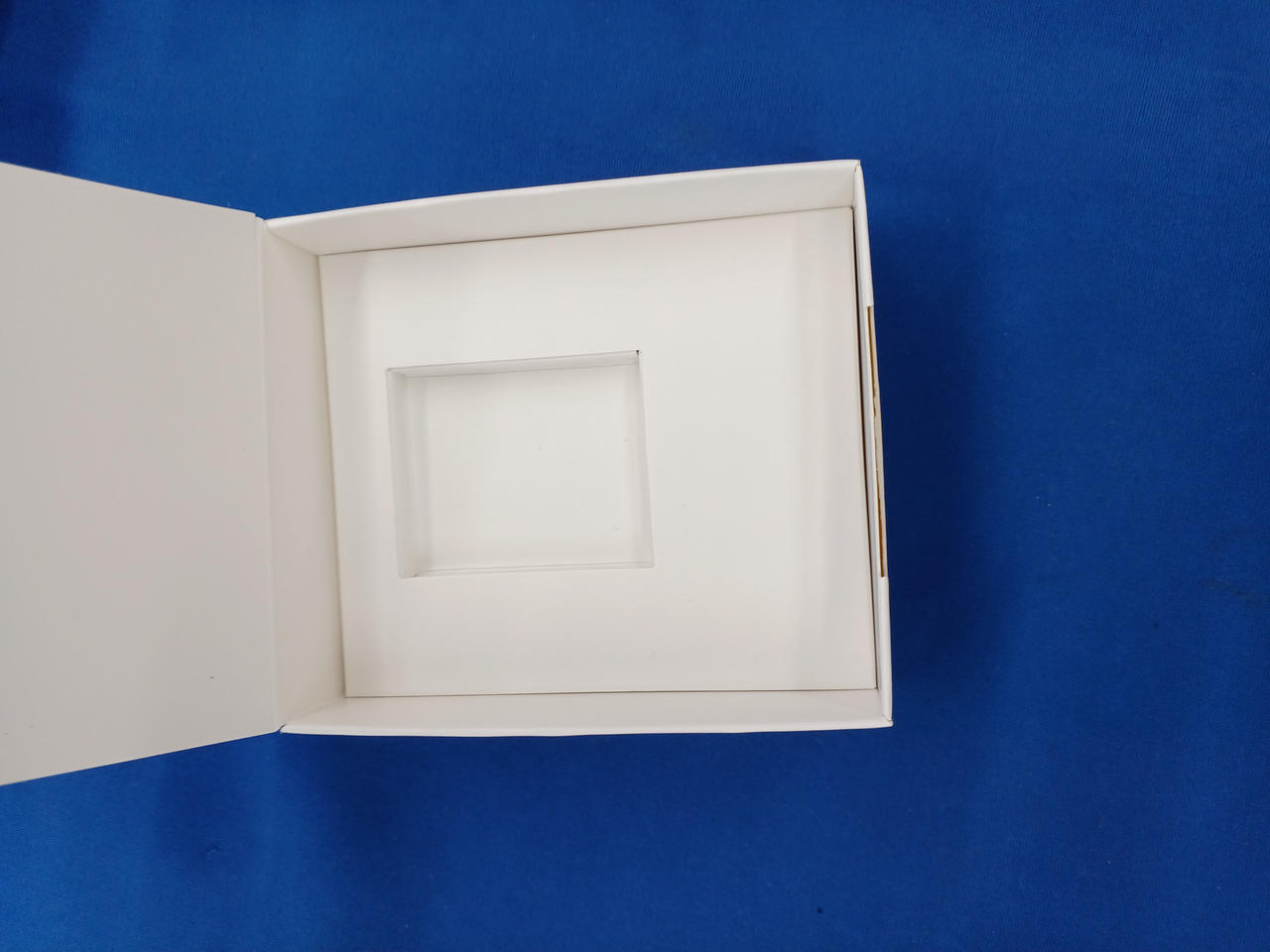 ACアダプタと電源ケーブル欠品