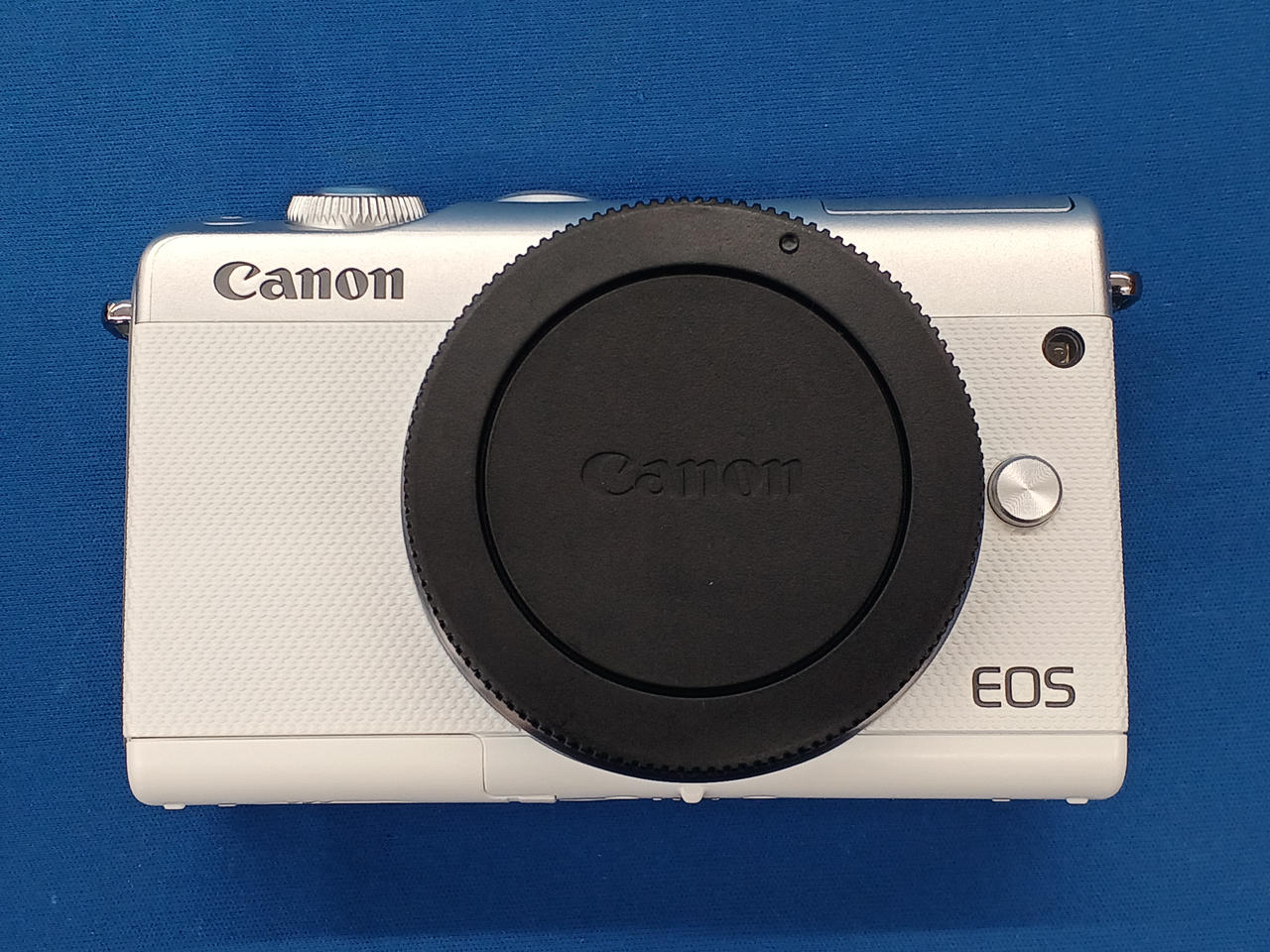 EOS M100 EF-M15-45 IS STM レンズキット＆カメラバック Canon EOS M100＋EF-M15-45 IS STM レンズセット（キヤノン