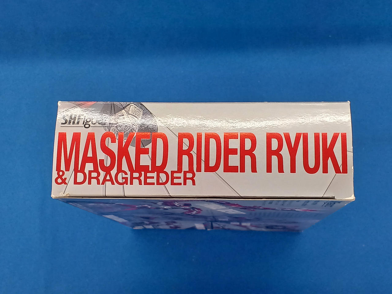 外箱に小さいスレあり