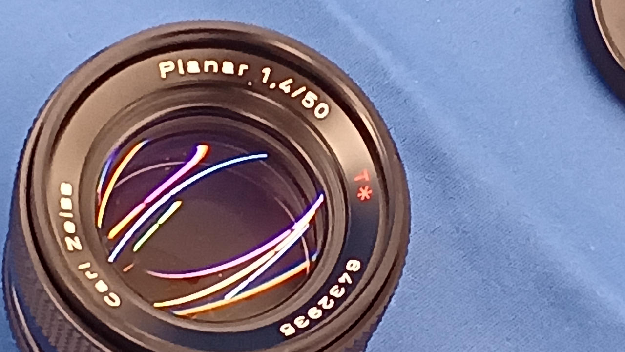 わかりづらいですが、絞り羽に油滲み有