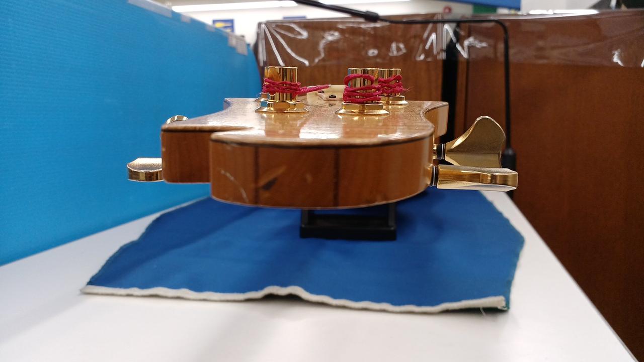 ヘッドキズ有りです。