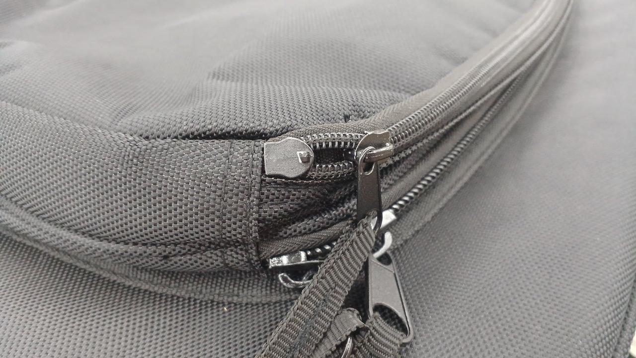 ※ファスナーの取っ手に破損有り