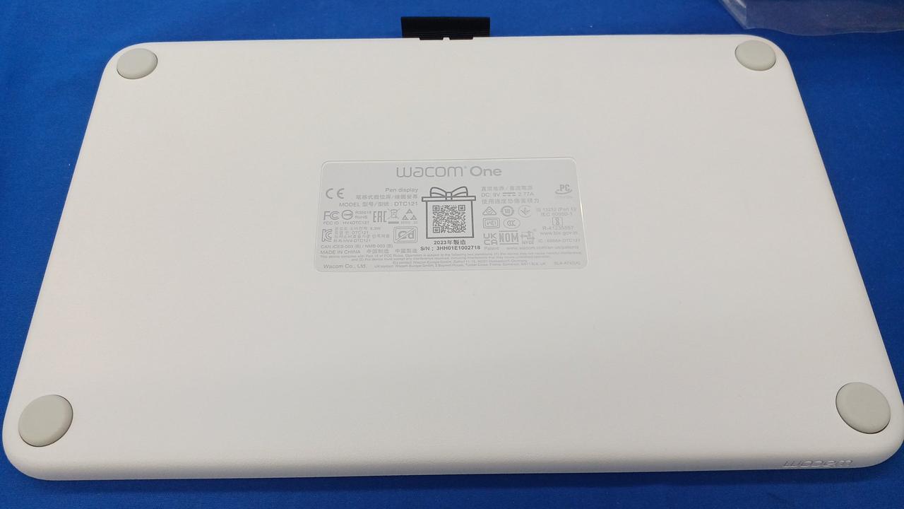 Wacom 液晶ペンタブレット 本体 付属品有 美品 比較】『Artist 12セカンド』『Wacom Cintiq 16』どちらが