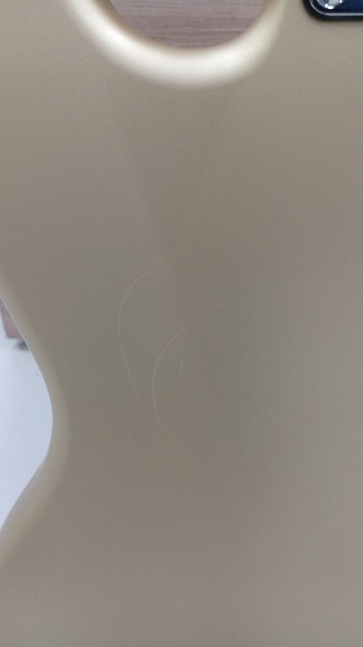 バック面ややベルト跡あり