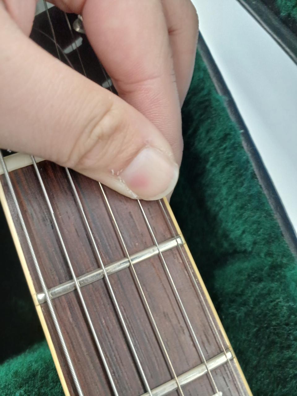 ローフレット少しフレットが減っている程度