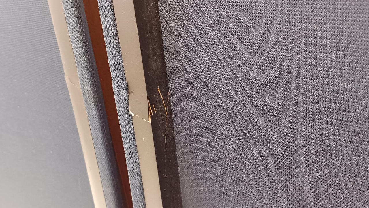 ※両方のネット縁(木部)に割れ有り