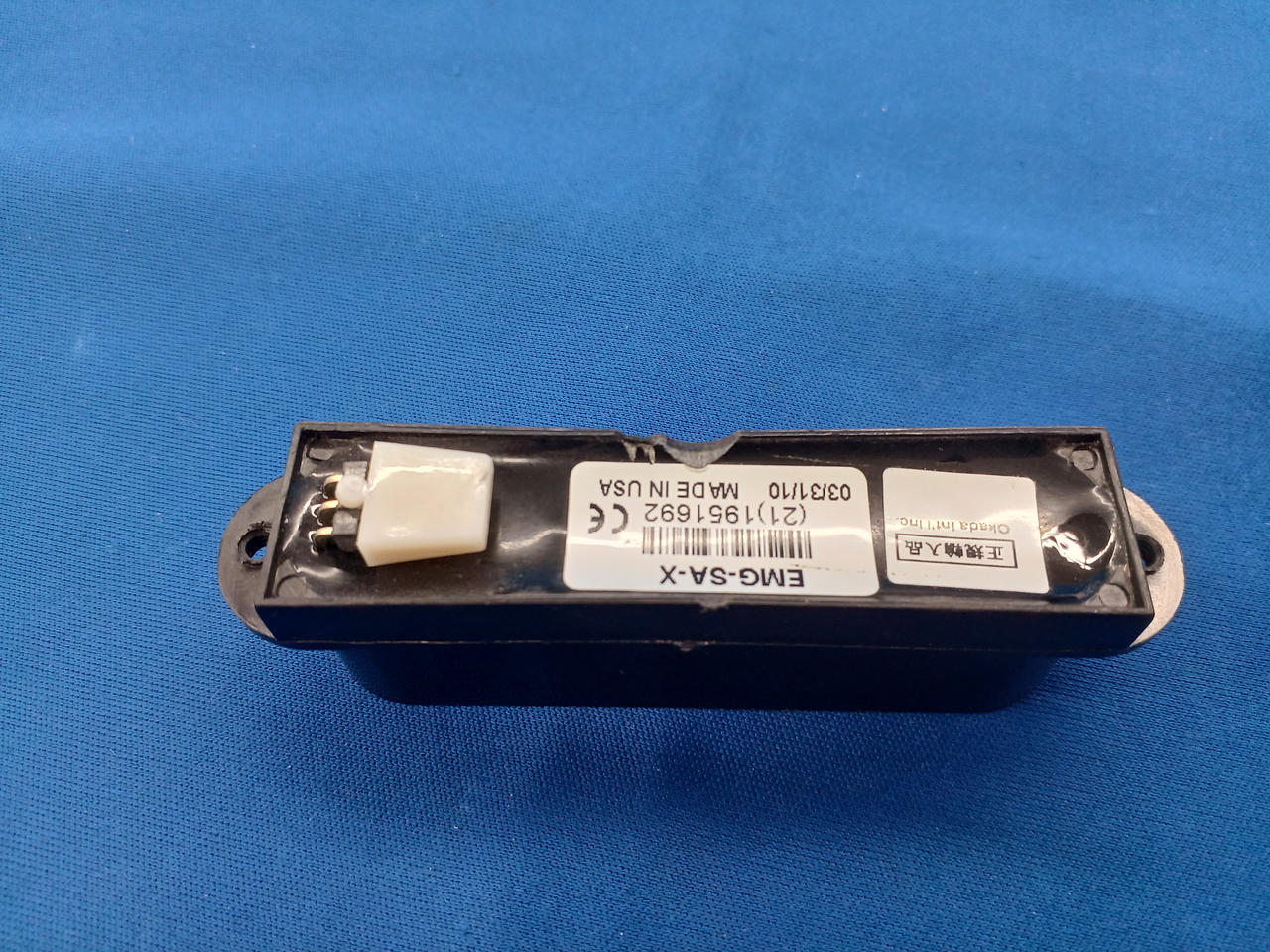 底面に破損あります。