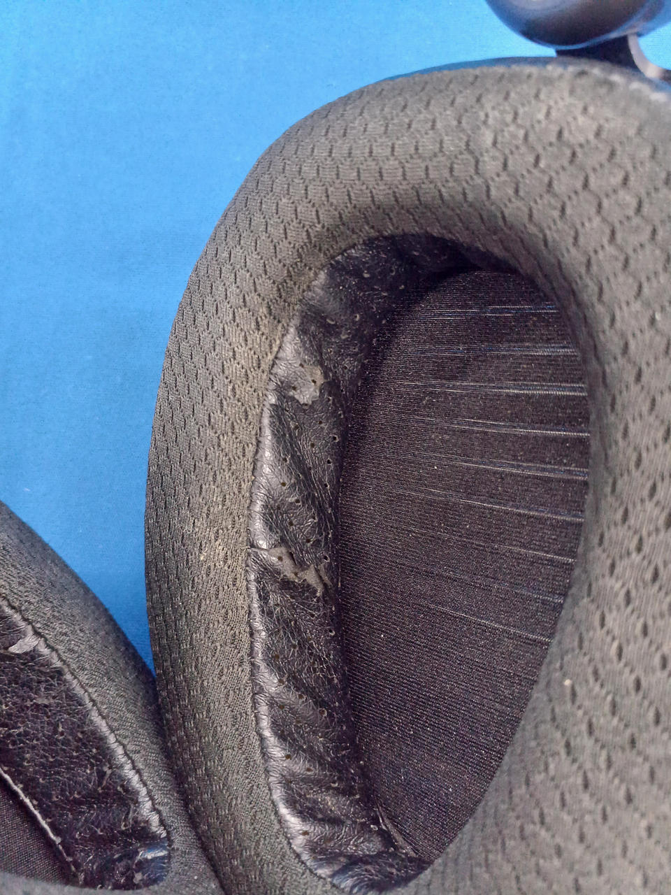 イヤーパッド傷みあり