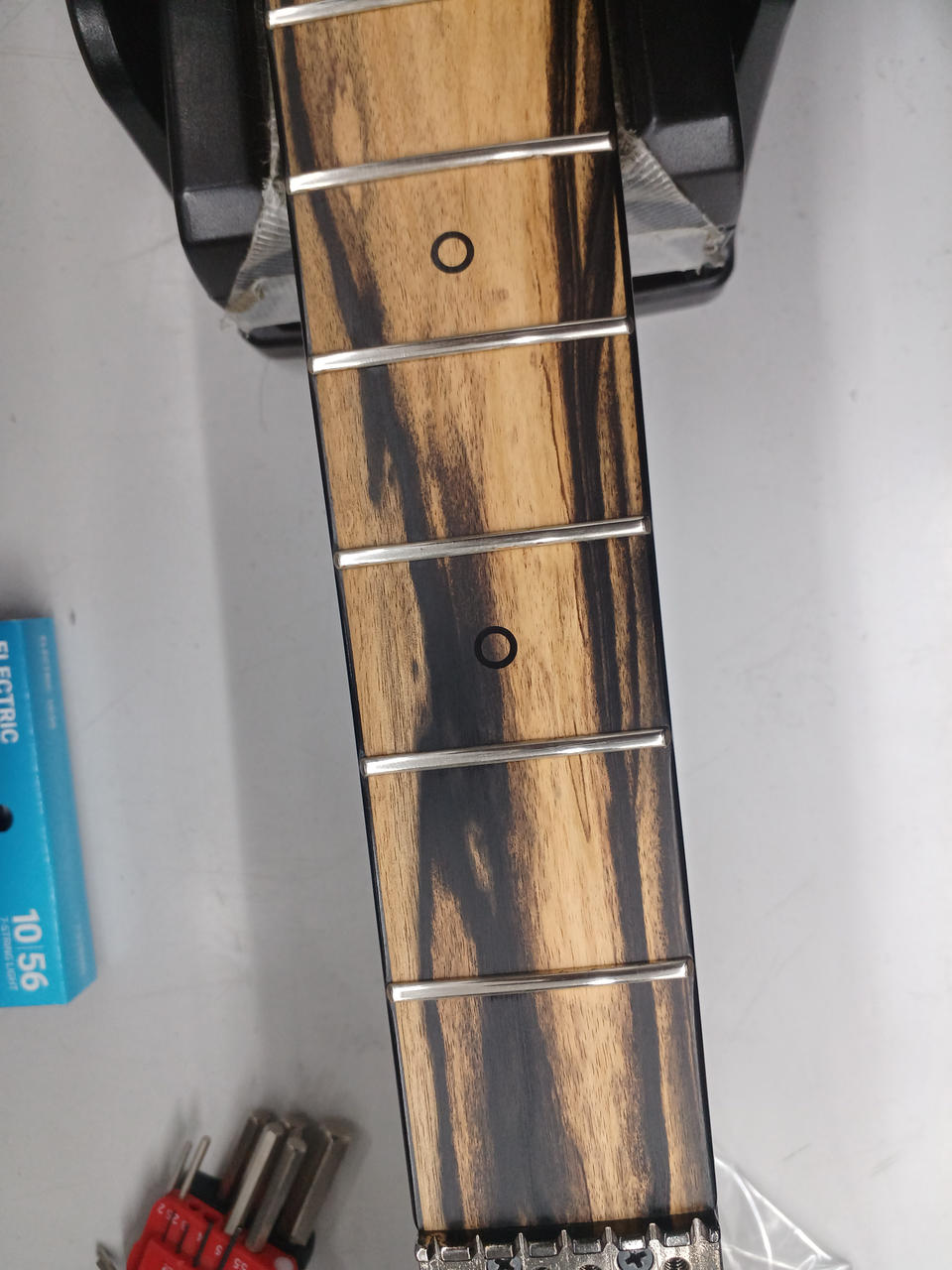 フレットの減りはあまり見受けられません。