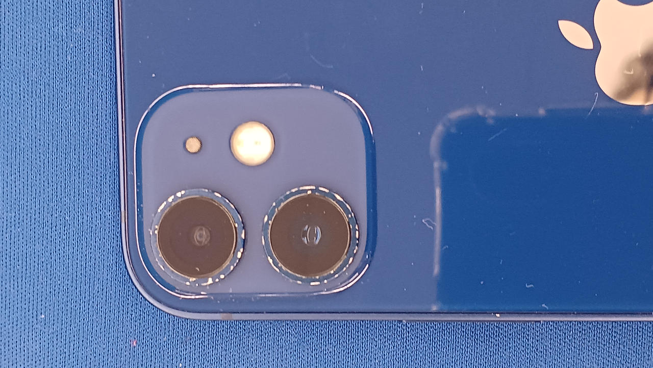 カメラ周りキズ多め