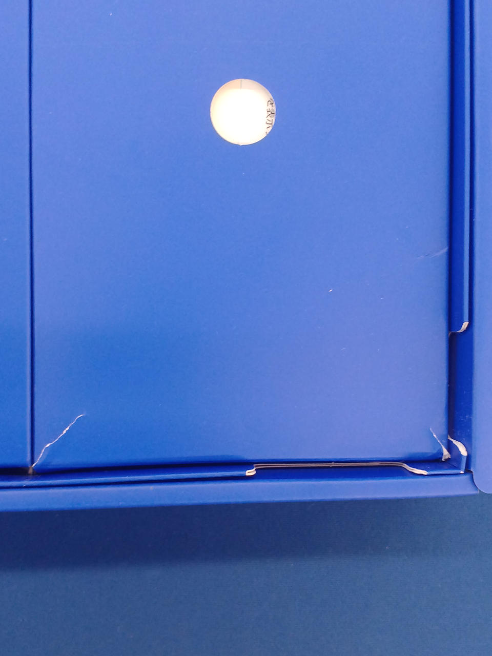 箱破れ有ります