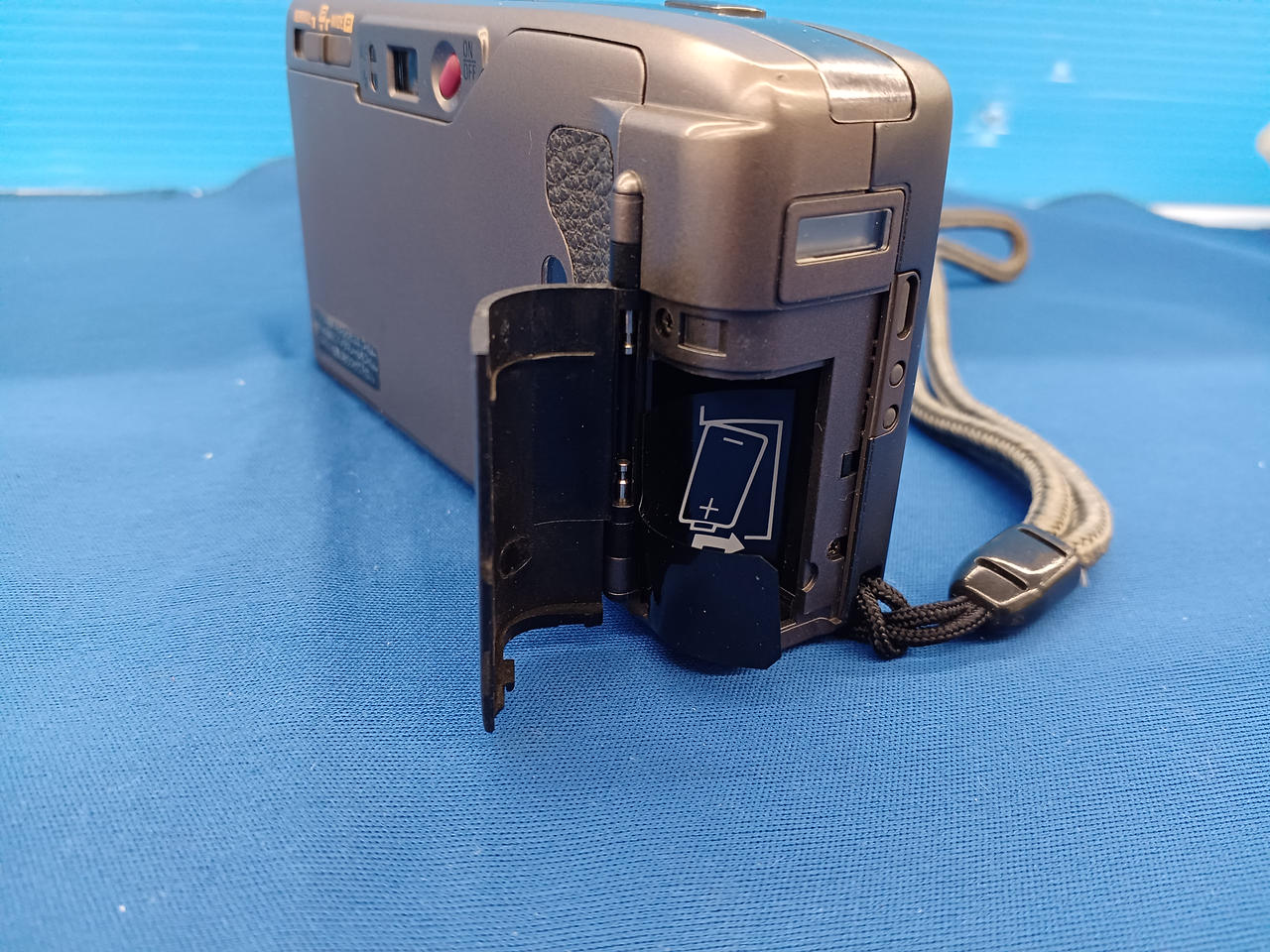 電池の蓋の爪折れあり