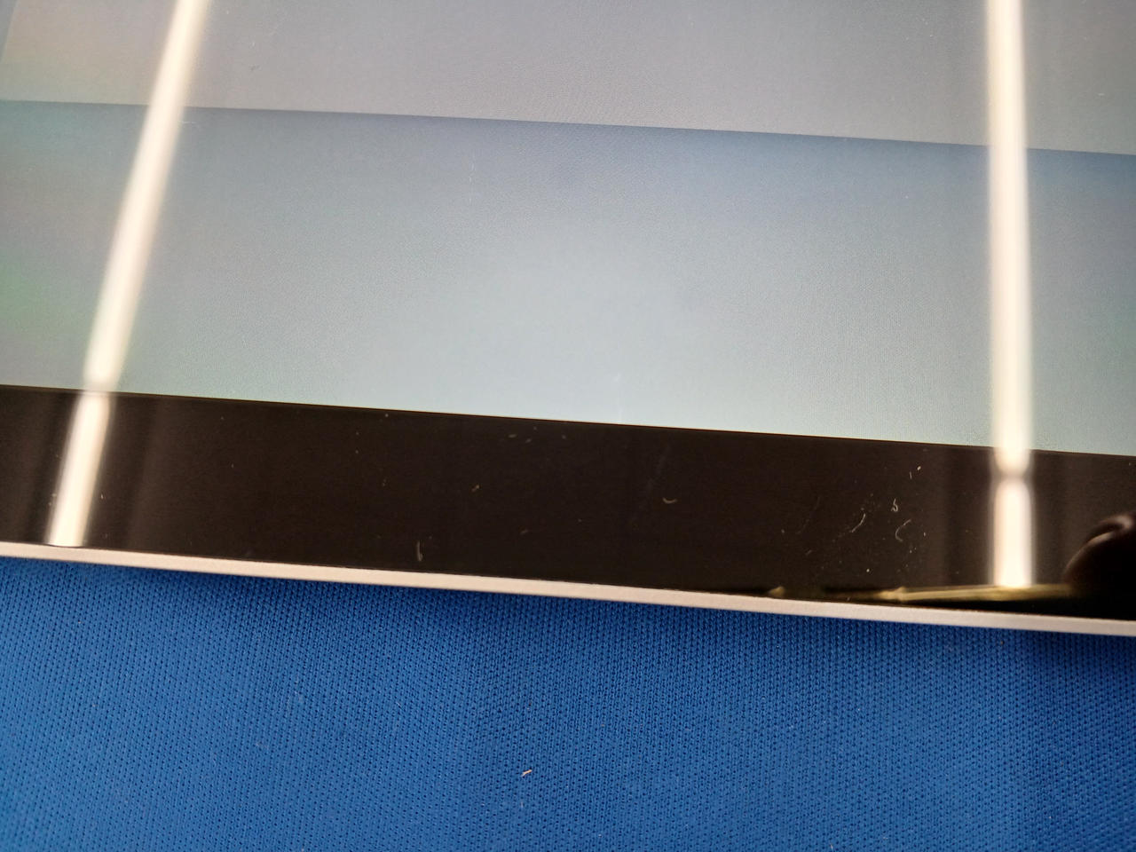画面スミにドット抜けあります。