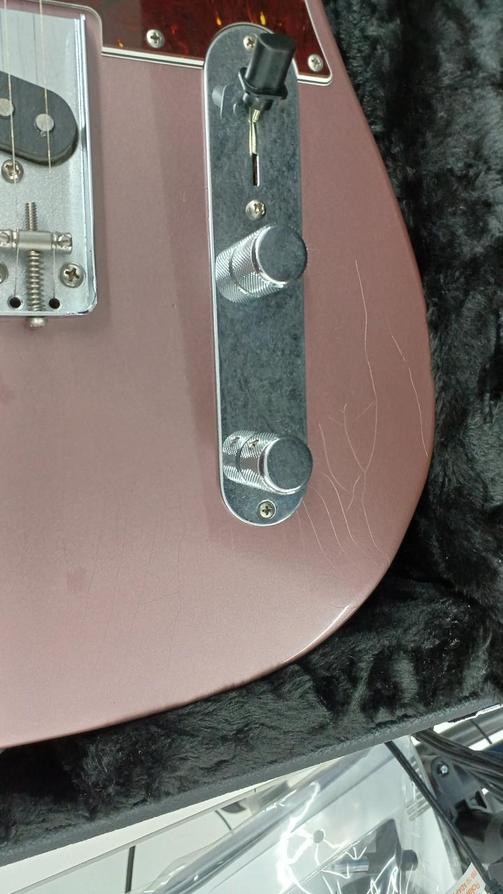 クラックや金属パーツのヤレは仕様です