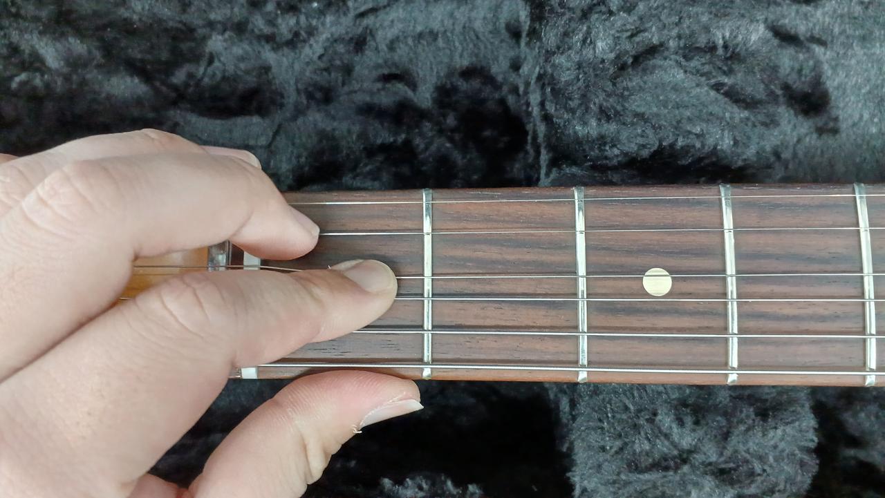 フレット減りあまりありません。