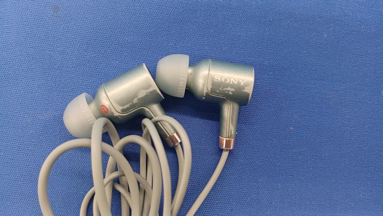 イヤホンキズ多め