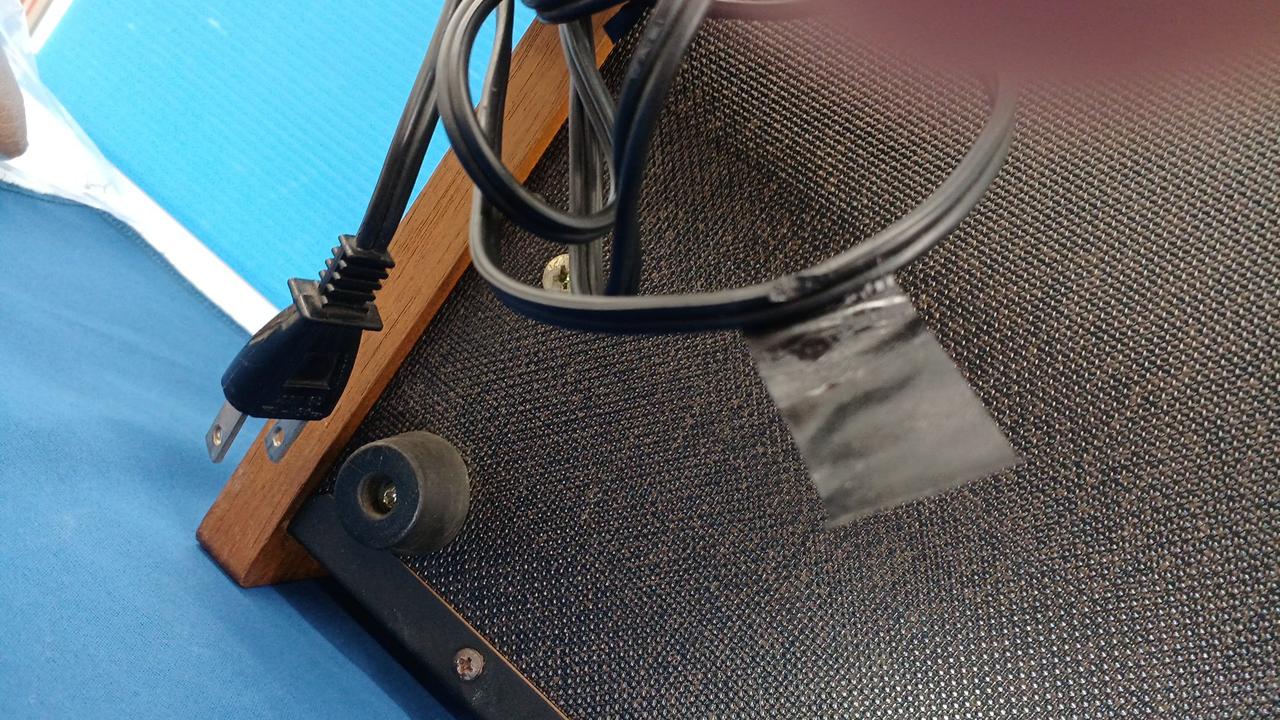 ケーブル被膜補修箇所のテープの下