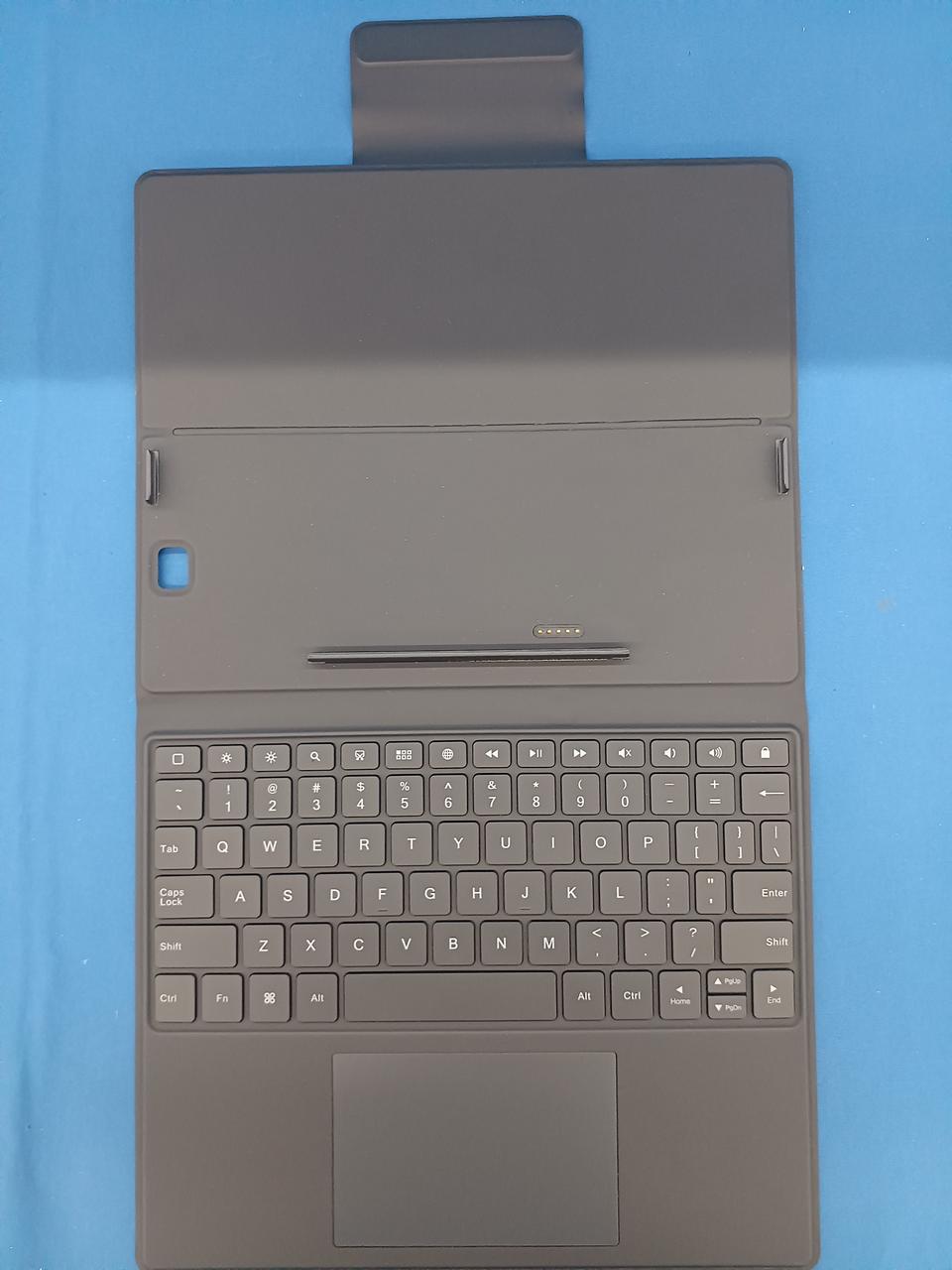 キーボード付きケースも付属！